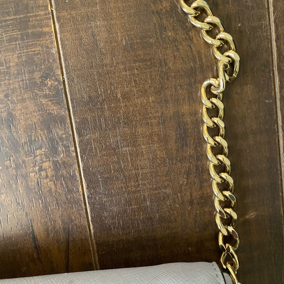 Michael Kors Periwinkle blue crossbody purse with gold strap - Picture 3 of 11